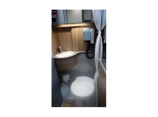 Veggmontert hårføner 12V – Mindre enn 18W | Caravan.no