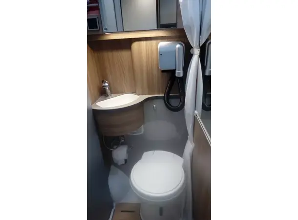 Veggmontert hårføner 12V – Mindre enn 18W | Caravan.no