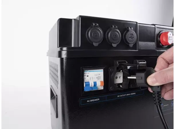 LiFePO4 PowerStation 2500W / 120Ah 