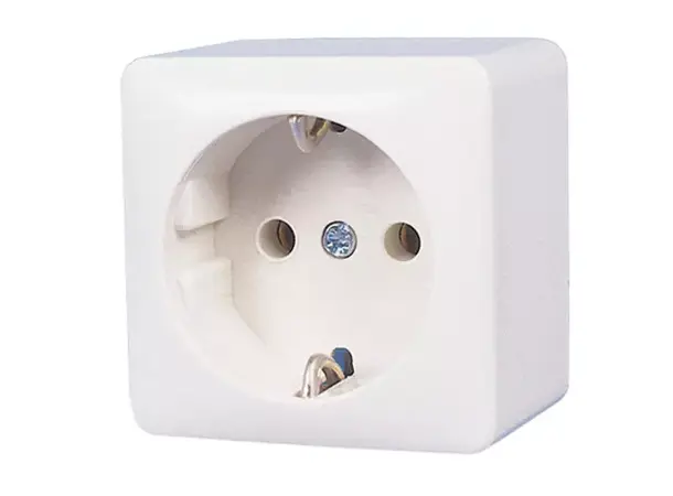 Montert stikkontakt 230V hvit 