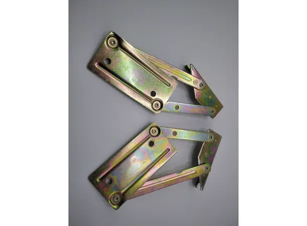 Pianohengsel i messing | Caravan.no