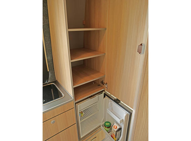 Klesskap for Mercedes Sprinter Star Med rom for 50 l kjøleskap 