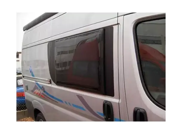 Ferdighengslet bakrute 816x650 mm | Caravan.no