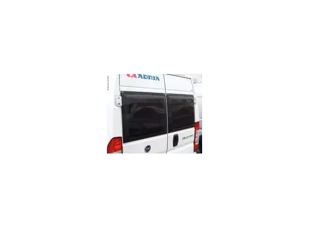Ferdighengslet bakrute 816x650 mm | Caravan.no