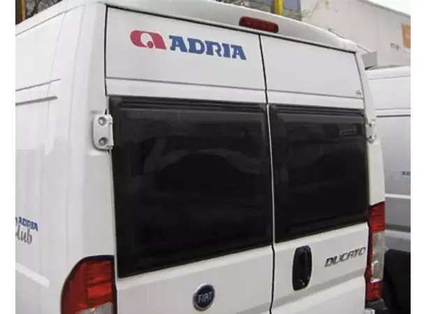 Ferdighengslet bakrute 816x650 mm | Caravan.no