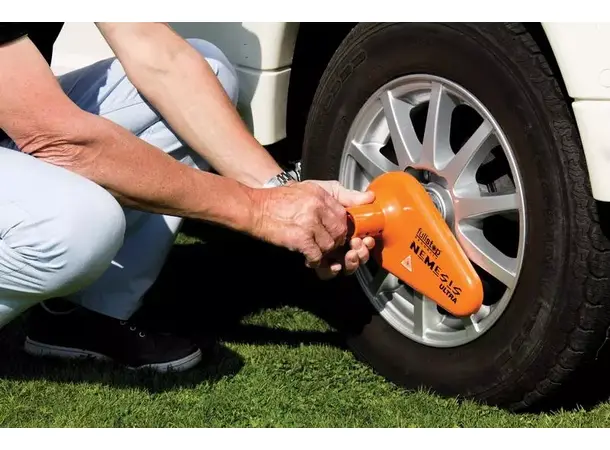 Hjullås universal for campingvogner | Caravan.no